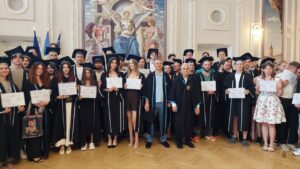 Вручення дипломів випускникам факультету